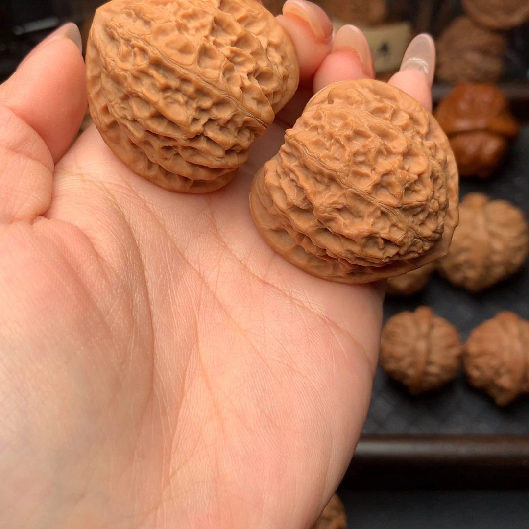 文玩核桃吊坠金牛