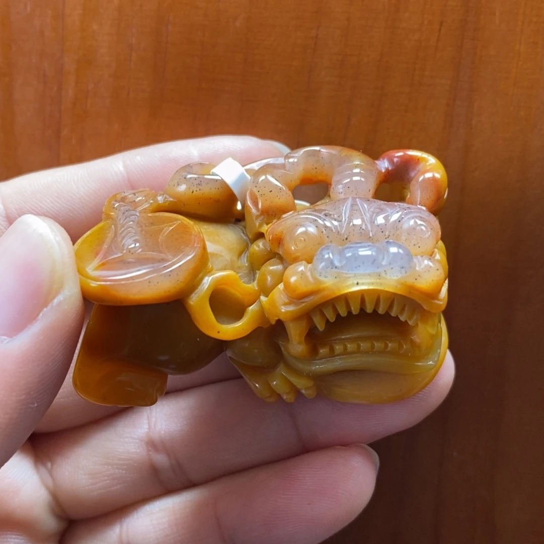 石英质玉（黄龙玉）未镶嵌颈饰小手把