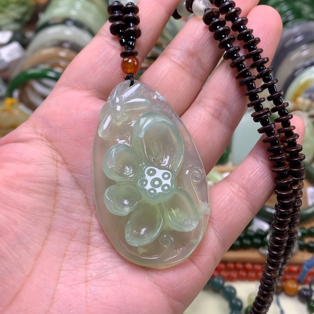 岫玉未镶嵌颈饰吊坠