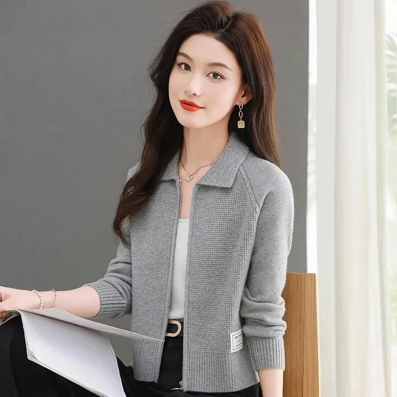 女士妈妈针织衫开衫短款新款2025拉链翻领毛衣外套春秋宽松外穿