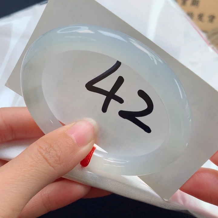 翡翠手镯（圆镯）未镶嵌白冰