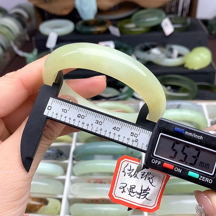 蛇纹石玉手镯未镶嵌503