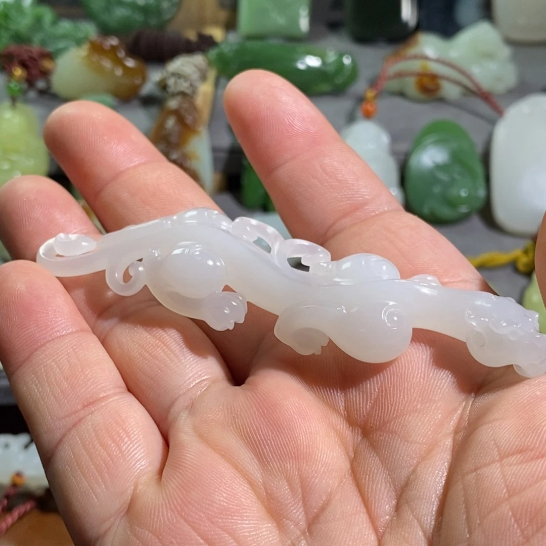 j***p和田玉（糖玉）未镶嵌颈饰