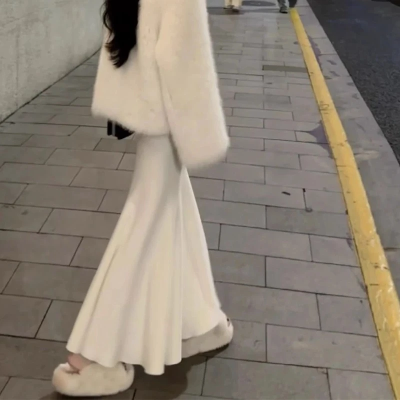 杏色气质半身裙女秋2025新款小个子针织糯米裙垂坠感包臀鱼尾裙