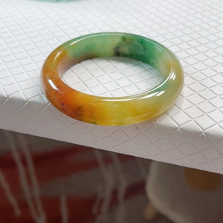 未镶嵌手镯石英质玉