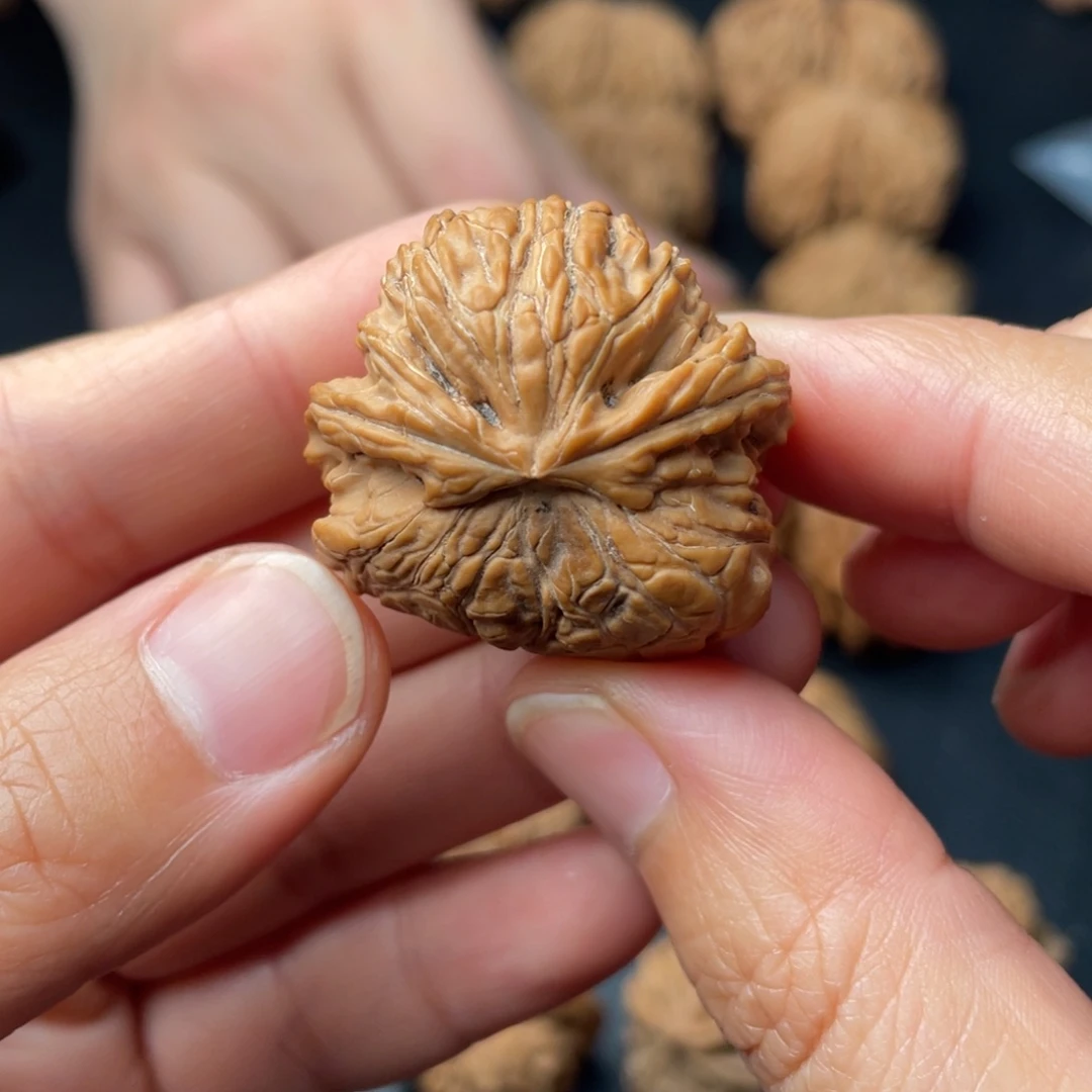 文玩核桃吊坠32白狮子蛇头