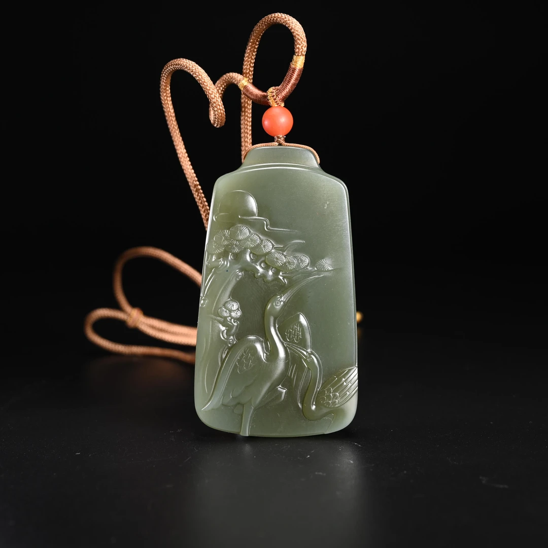 lot8809和田玉粉青松鹤延年挂件/保利