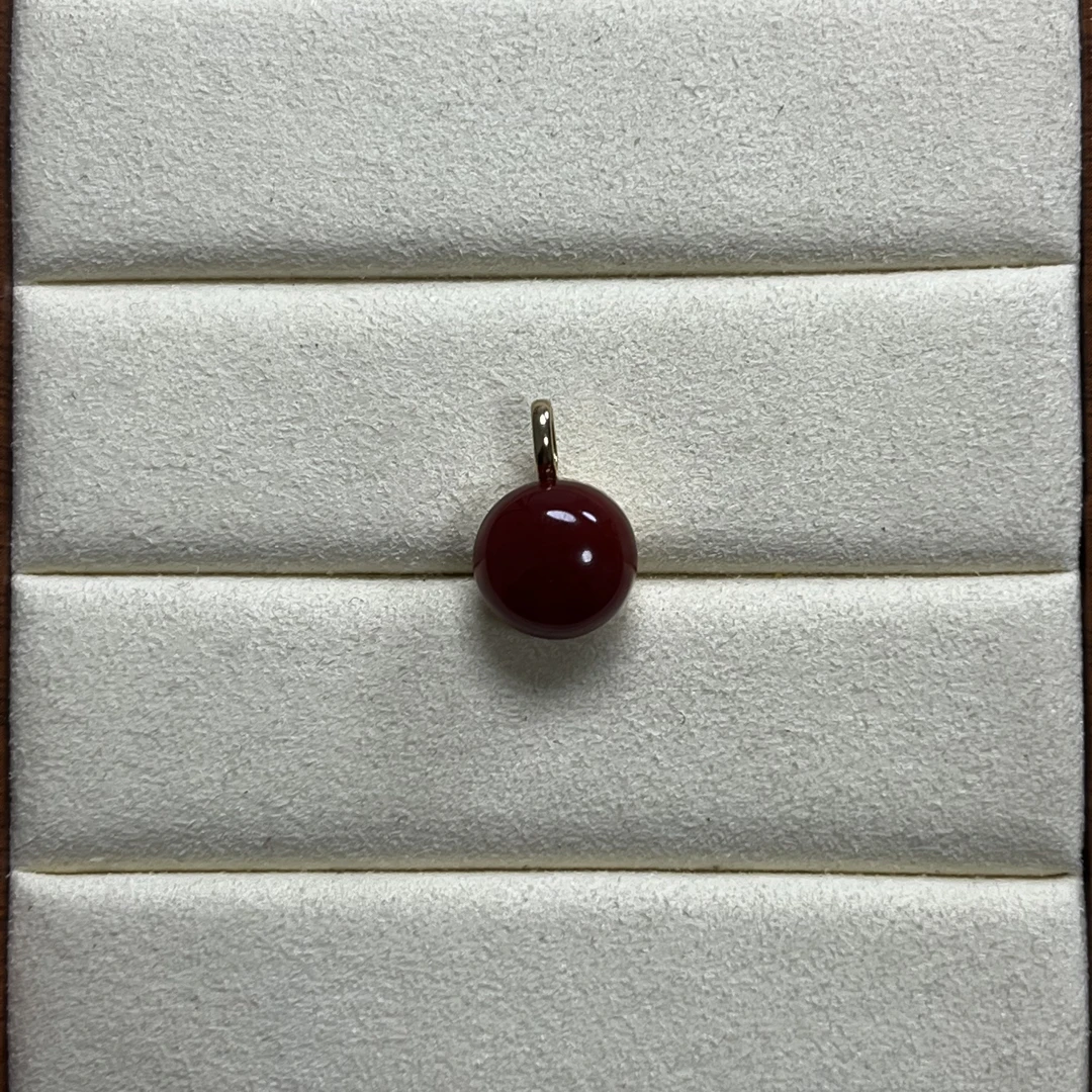 天然阿卡红珊瑚牛血色半圆吊坠
