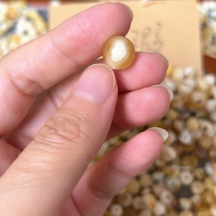 蜜蜡未镶嵌裸石10.4mm一个