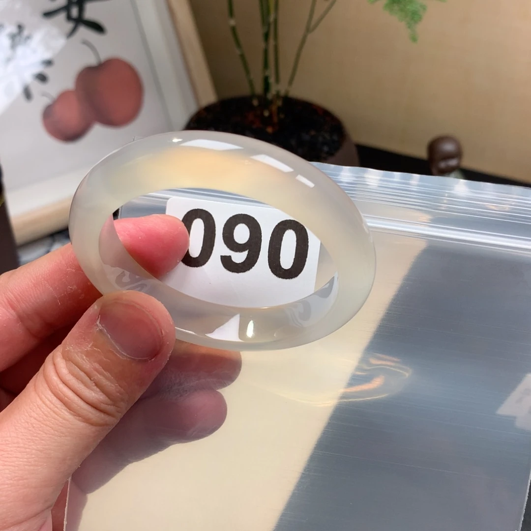 玛瑙/玉髓手镯未镶嵌090