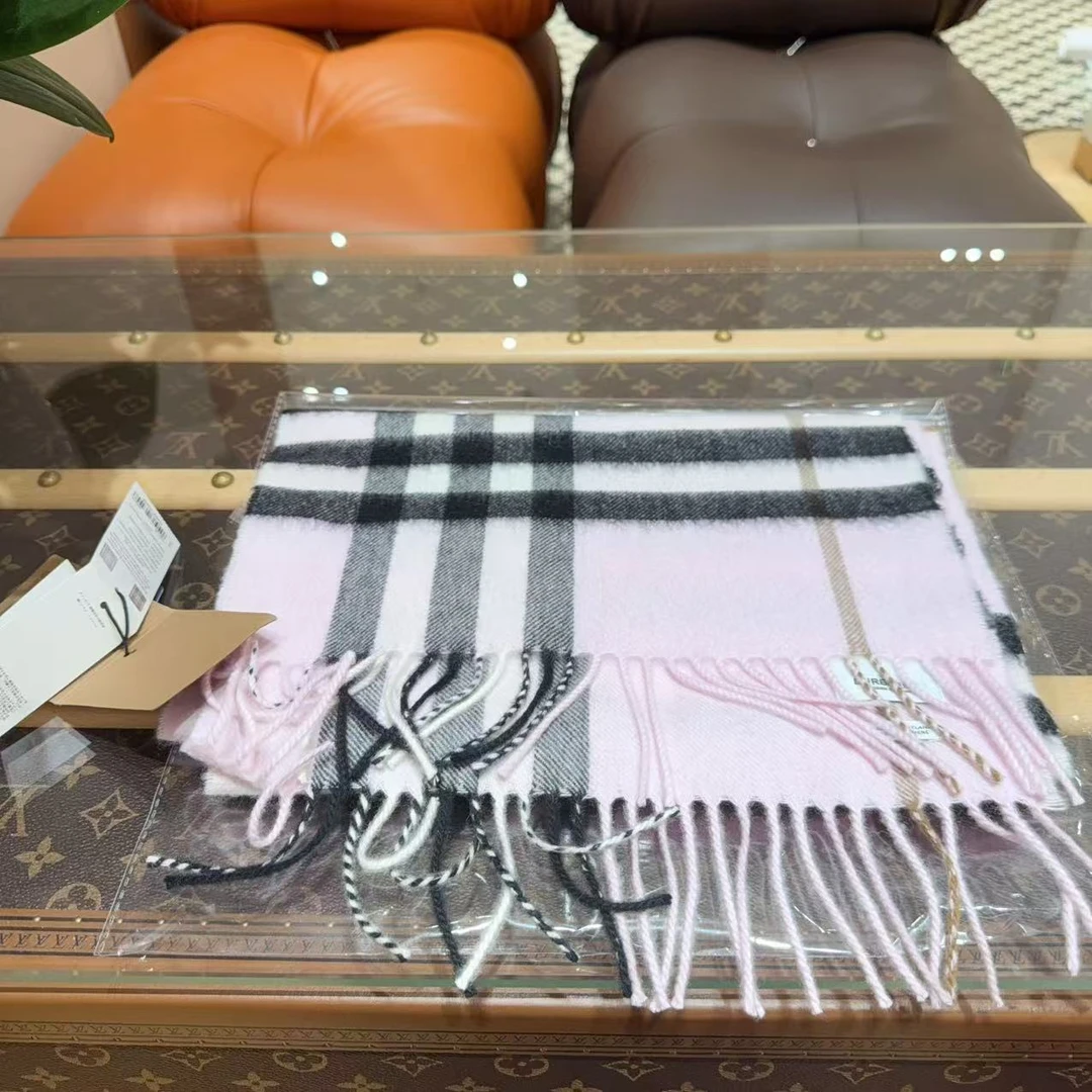未使用 BURBERRY/博柏利 粉色格纹羊绒围巾 尺寸:168x30cm 有吊牌