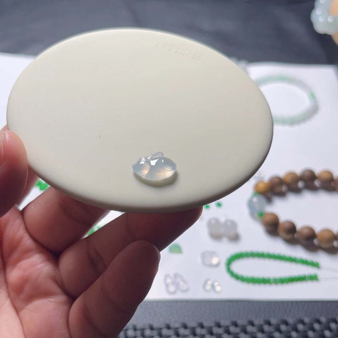 翡翠散珠白冰兔子