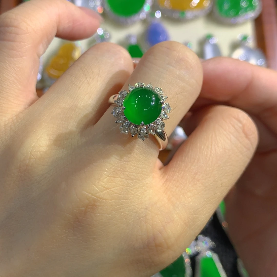 颈饰18K金镶嵌翡翠