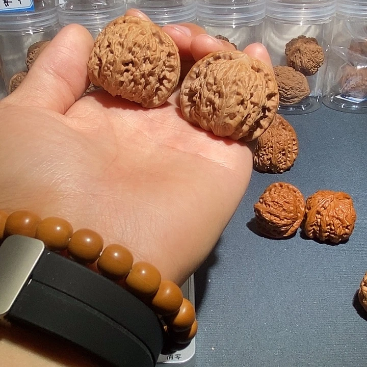 文玩核桃把件闷白