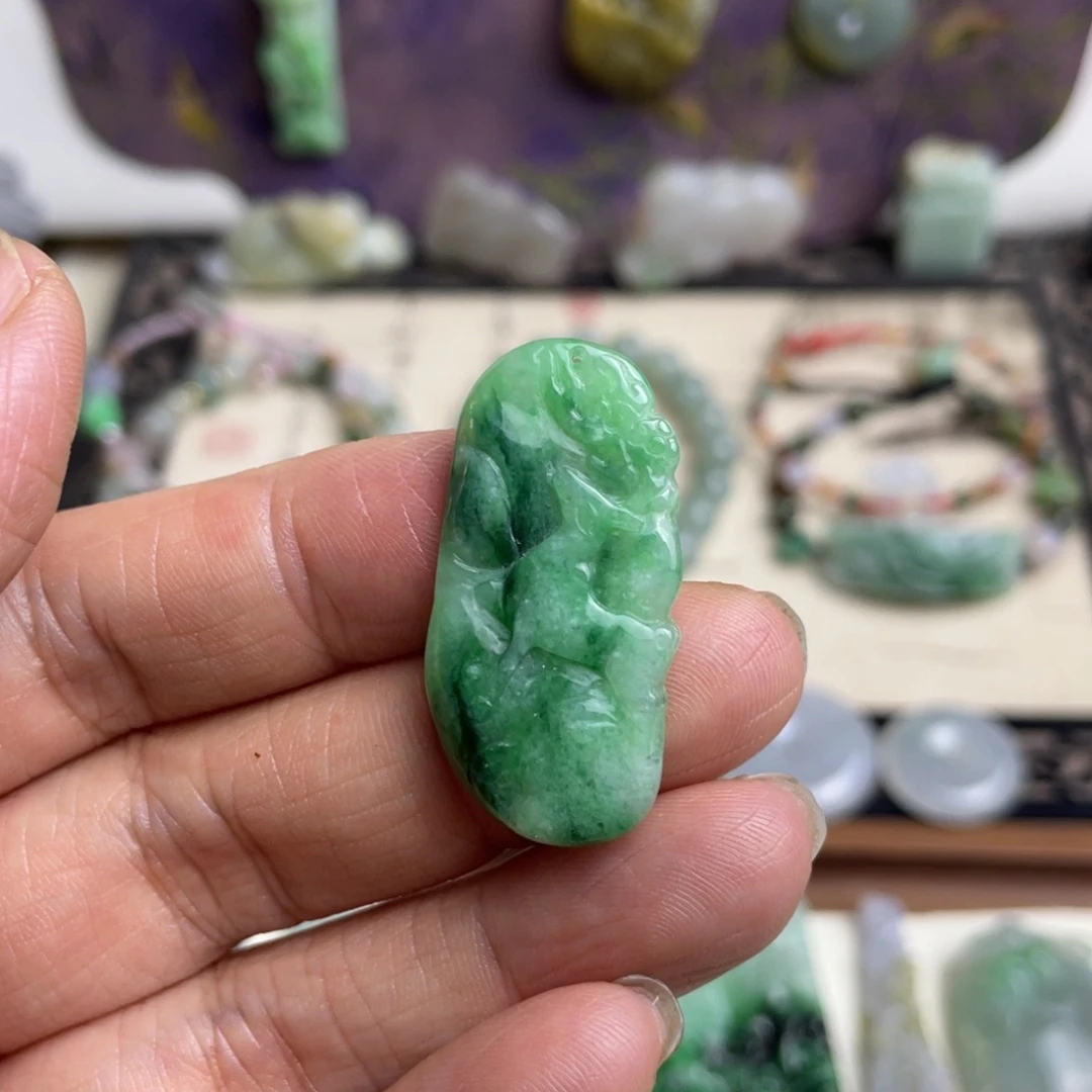 翡翠未镶嵌挂件特价绿鹿牌