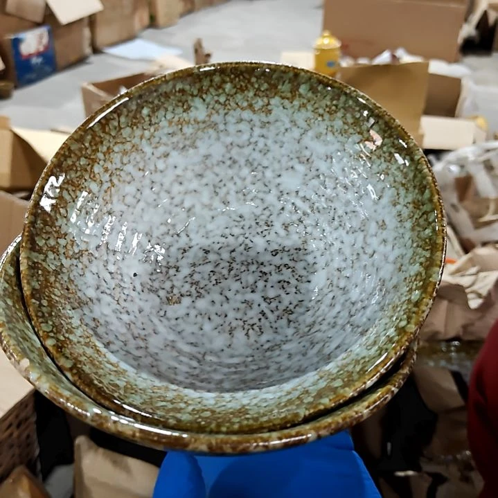 盘子碗茶壶啥都有