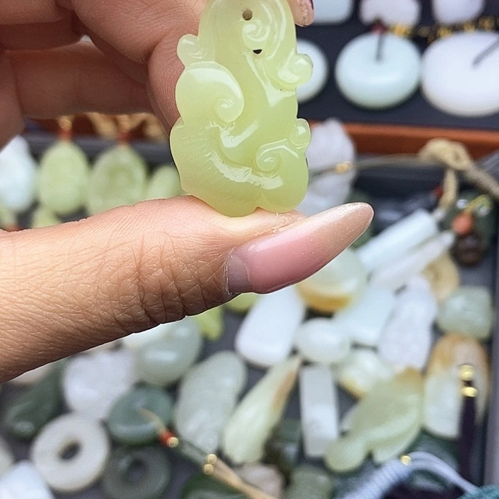 和田玉未镶嵌颈饰