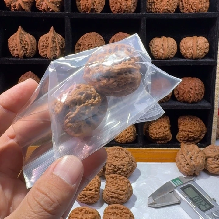 V***.文玩核桃吊坠佛肚