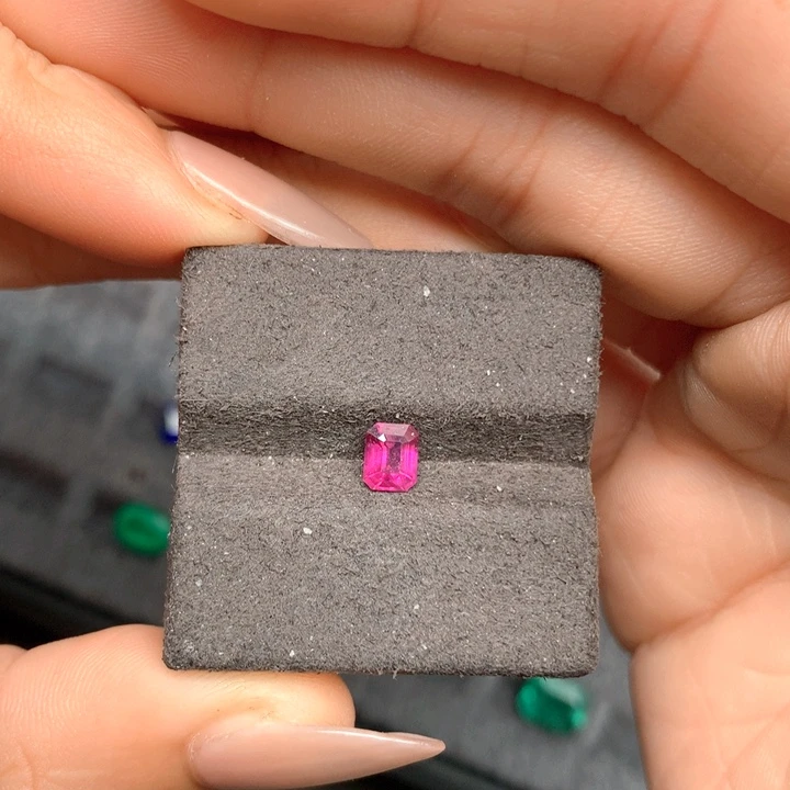 蓝宝石裸石天然无烧紫蓝宝裸石0.67ct