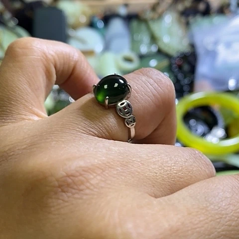 岫玉未镶嵌戒指一个