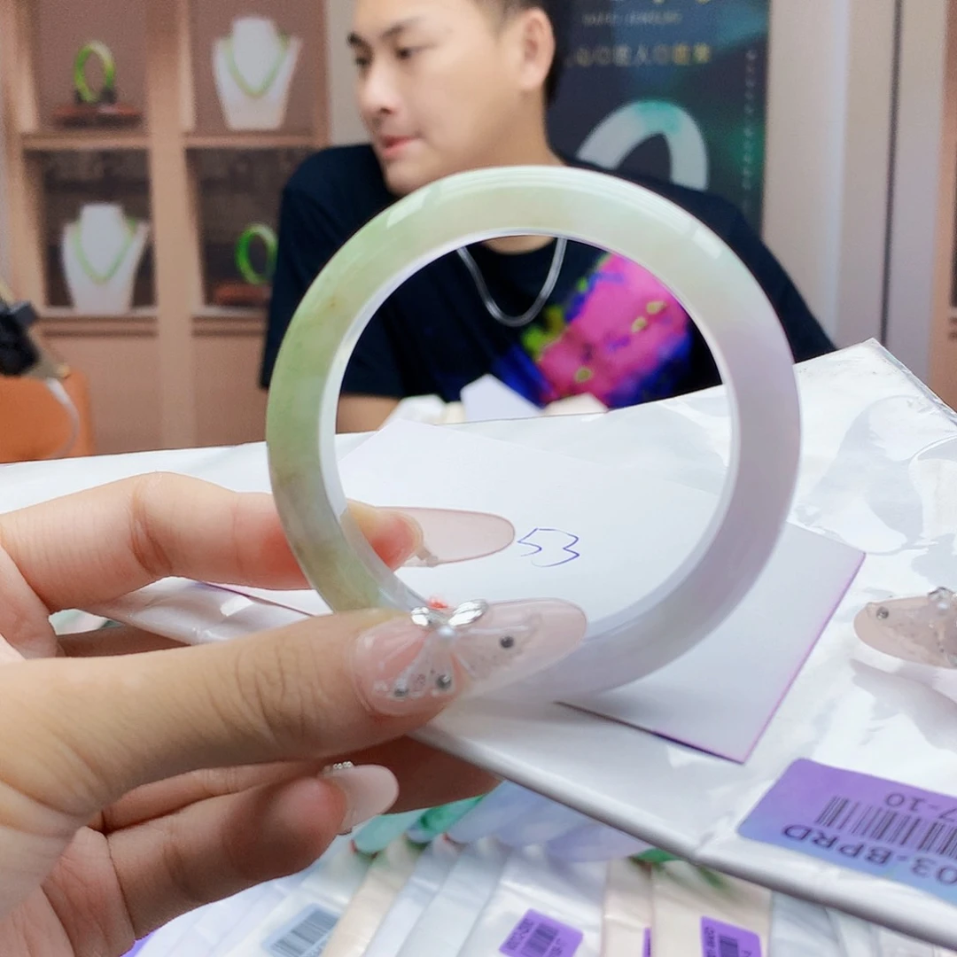 翡翠手镯未镶嵌55566778889999999