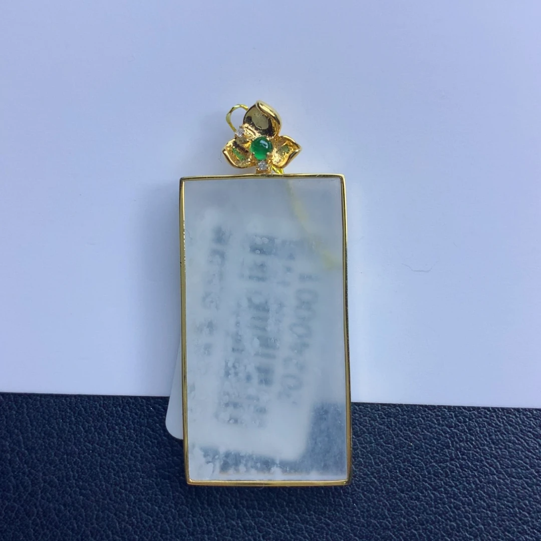 翡翠颈饰未镶嵌无事牌