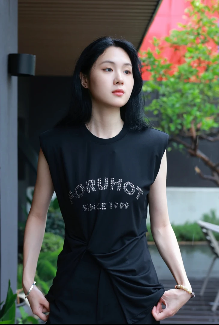 UHOT 黑色烫钻不规则无袖背心简约百搭辣妹时尚休闲夏季UWFR3T378