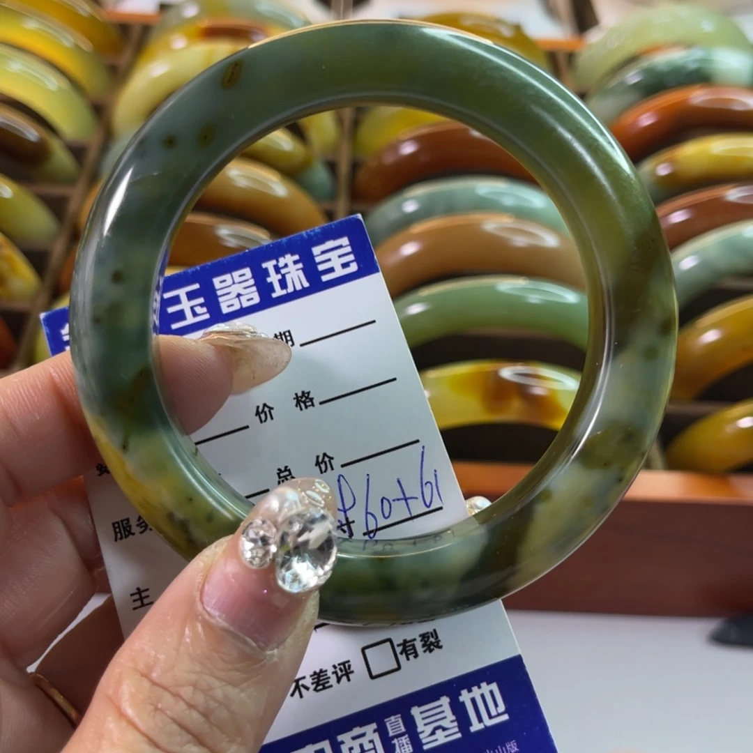 蛇纹石玉手镯未镶嵌