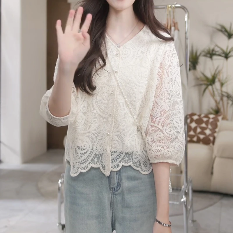 2025春季新款V领蕾丝提花重工小衫上衣LK2502215
