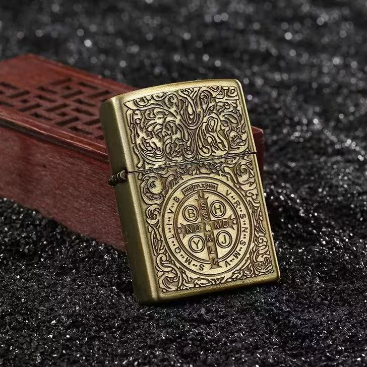 康斯坦丁浮雕煤油打火机 老式油机 古铜富贵