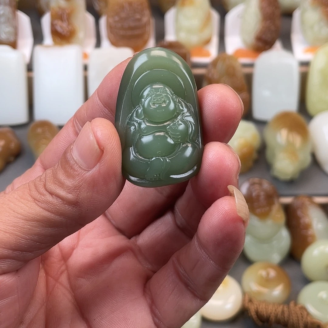 老***福和田玉未镶嵌颈饰
