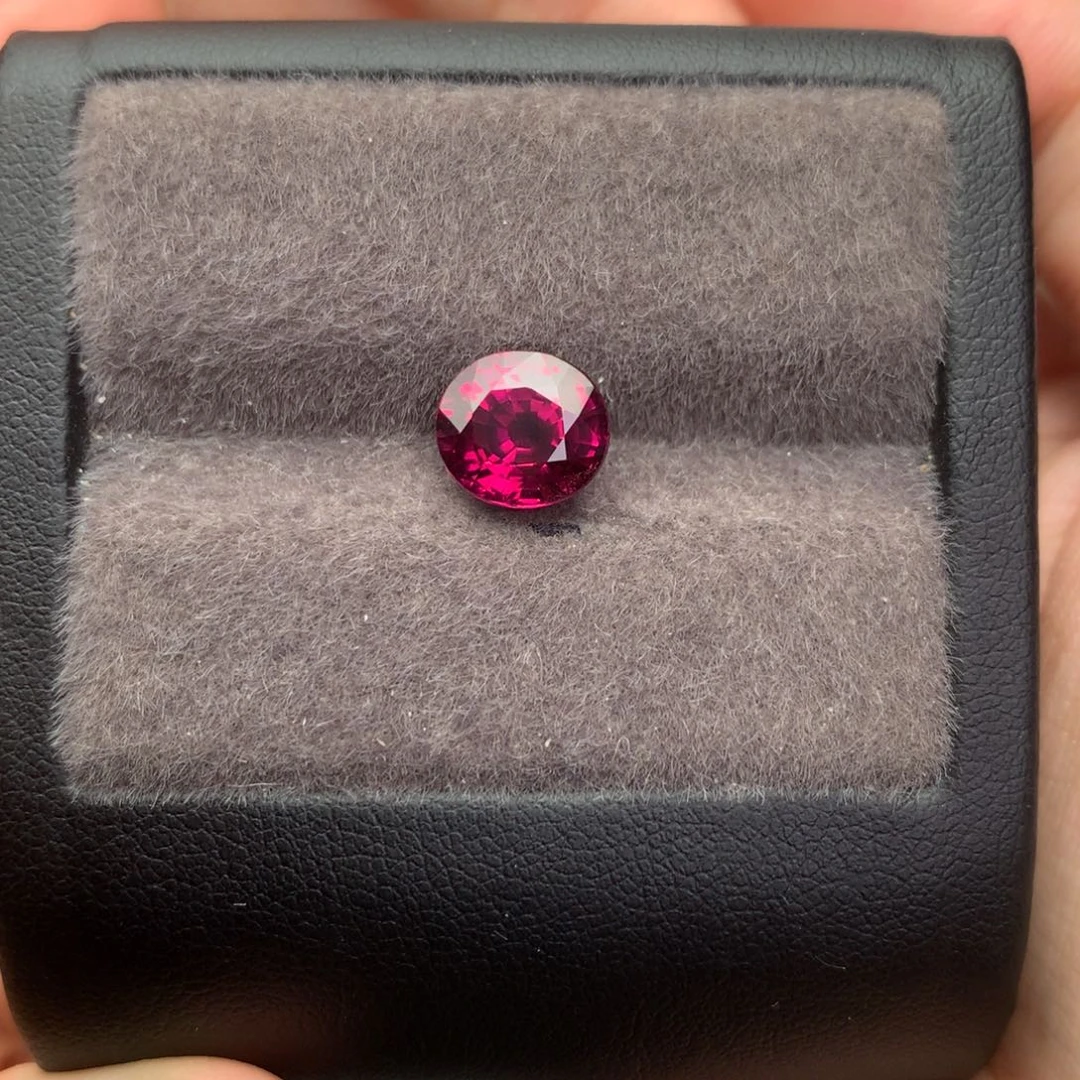 未镶嵌裸石石榴石3.74ct