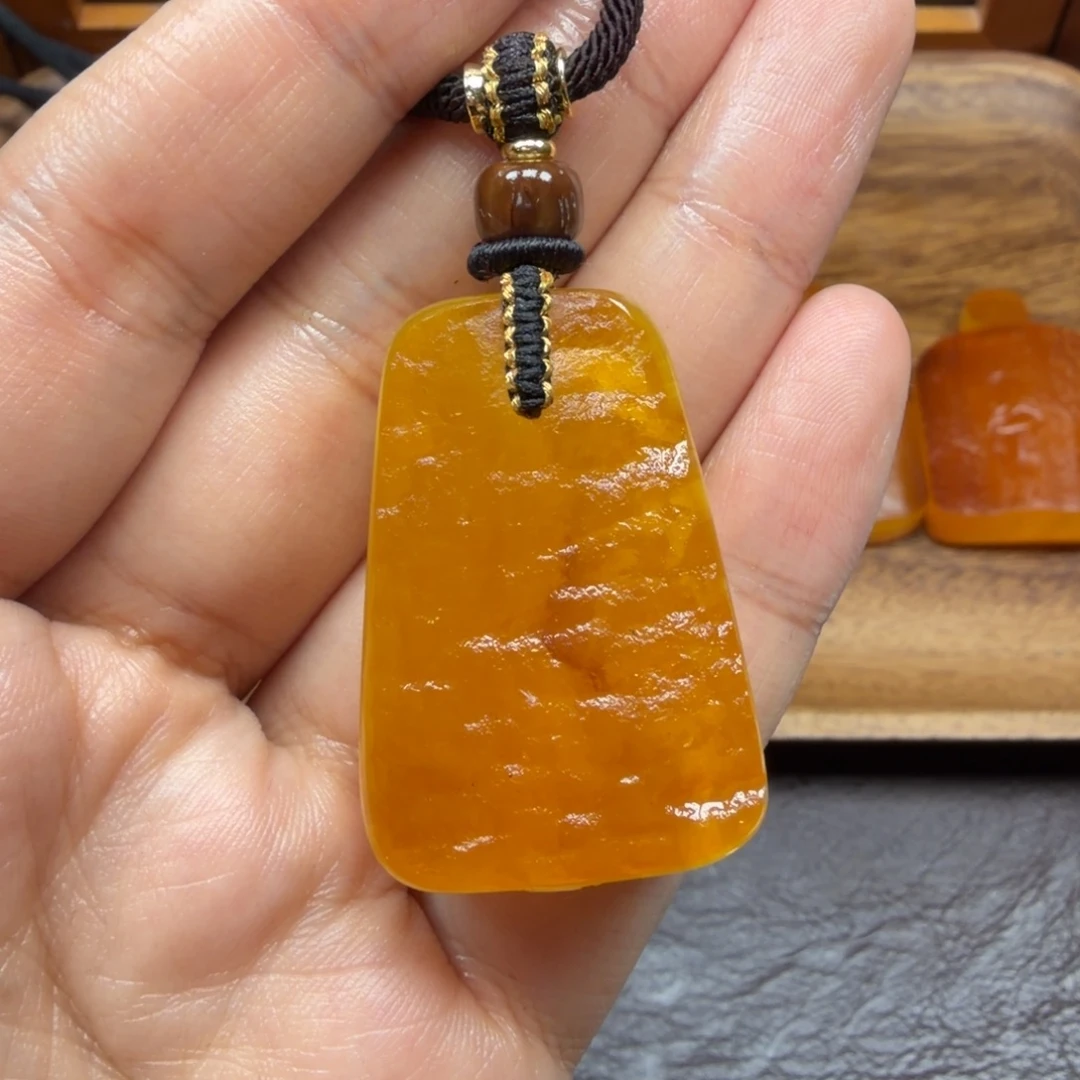 琥珀未镶嵌吊坠(赠链)