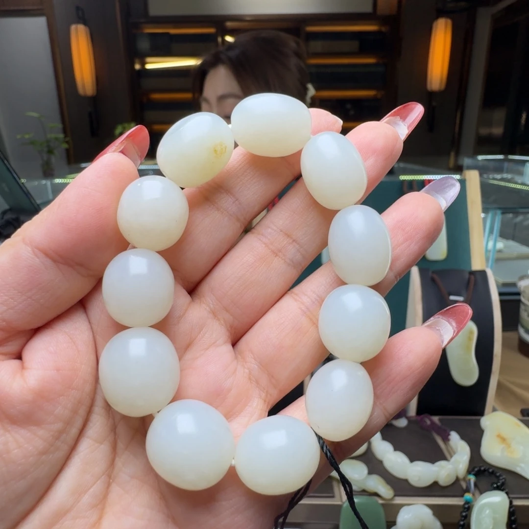 半***子未镶嵌和田玉挂件