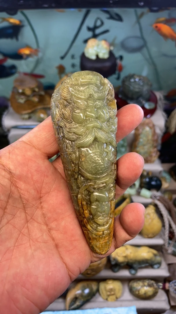 岫岩河磨玉钟馗手把件