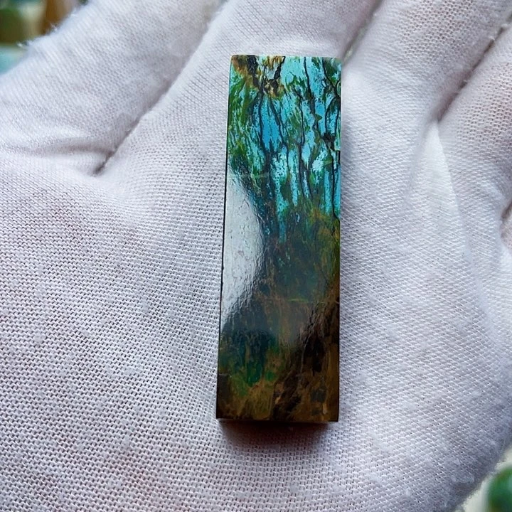 绿松石未镶嵌颈饰