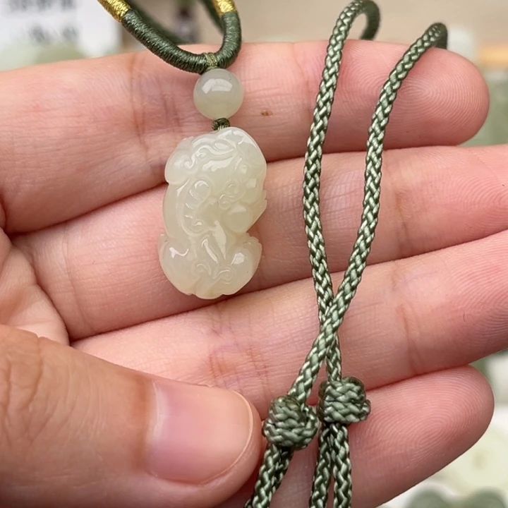 和田玉未镶嵌吊坠(赠链)