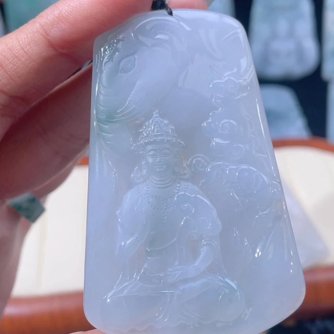 過***煙翡翠未镶嵌颈饰普贤