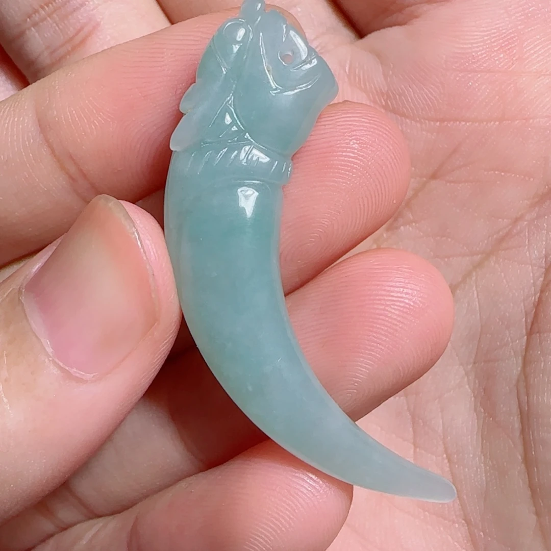 颈饰未镶嵌翡翠龙牙