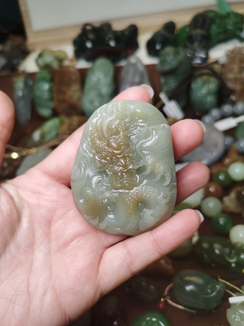 和田玉龙手把件展示