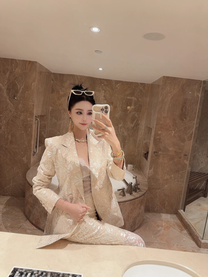 DOUWU【完美人生】杏色满身印花花朵两粒扣西服半裙 TZ13359