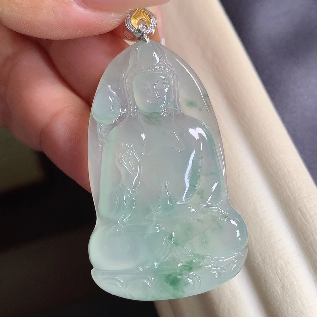 翡翠18K金镶嵌颈饰莲花观音