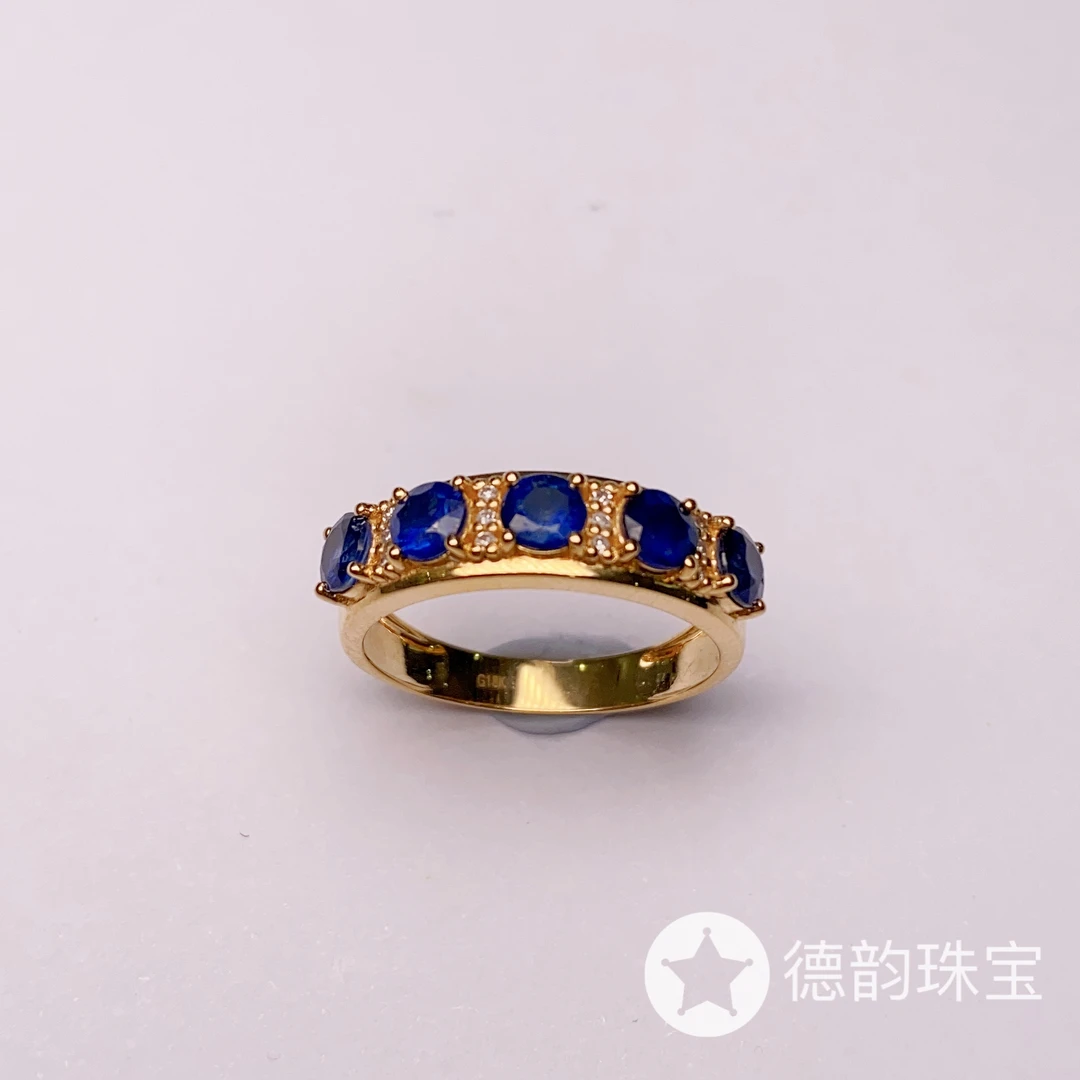 18K金镶嵌蓝宝石戒指