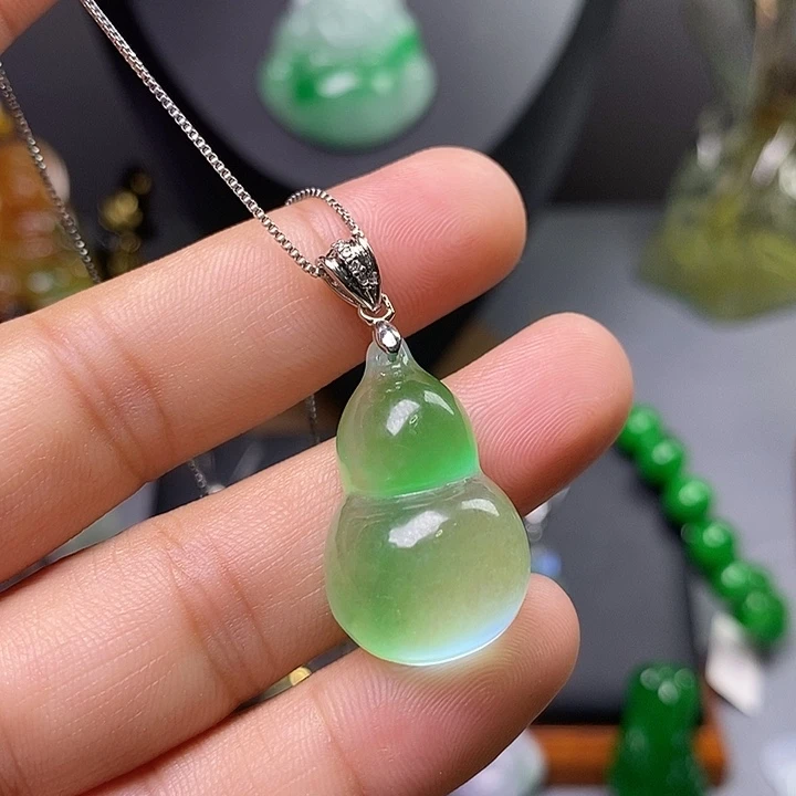 吊坠(赠链)未镶嵌翡翠