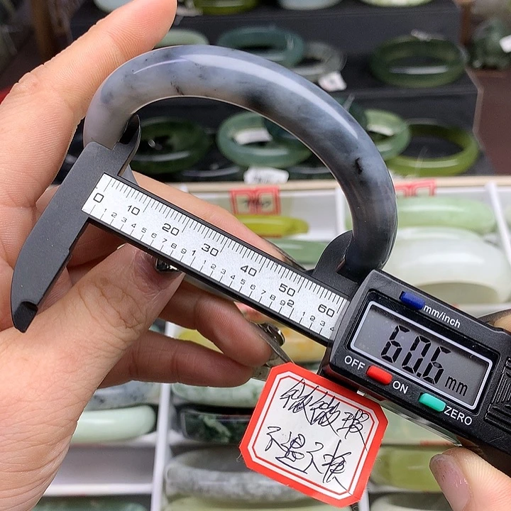 蛇纹石玉手镯未镶嵌724