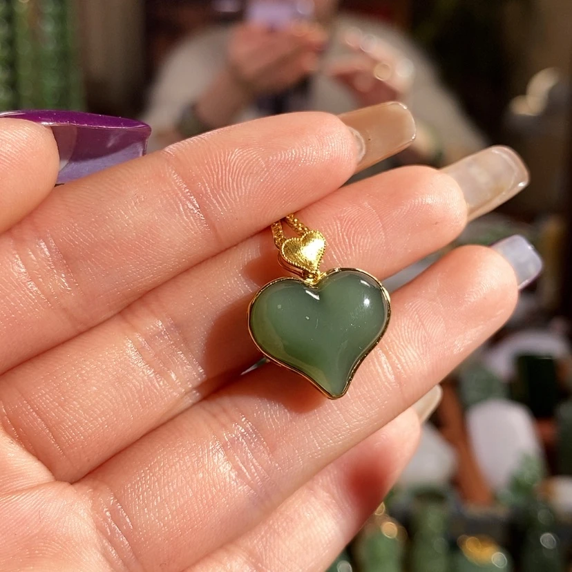 【闪购商品】吊坠(赠链)18K金镶嵌和田玉