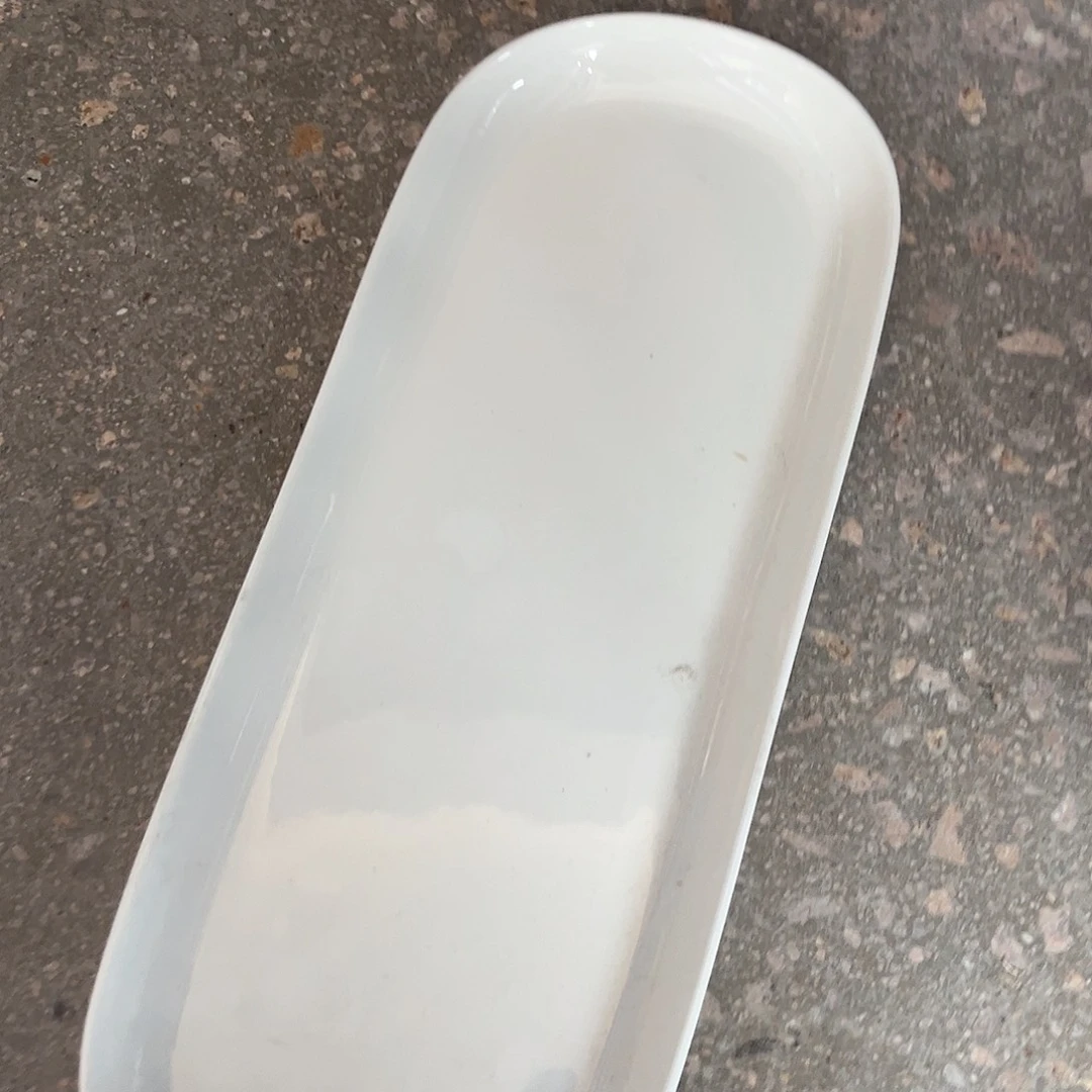 陶瓷暖白15.5寸长方盘椭圆
