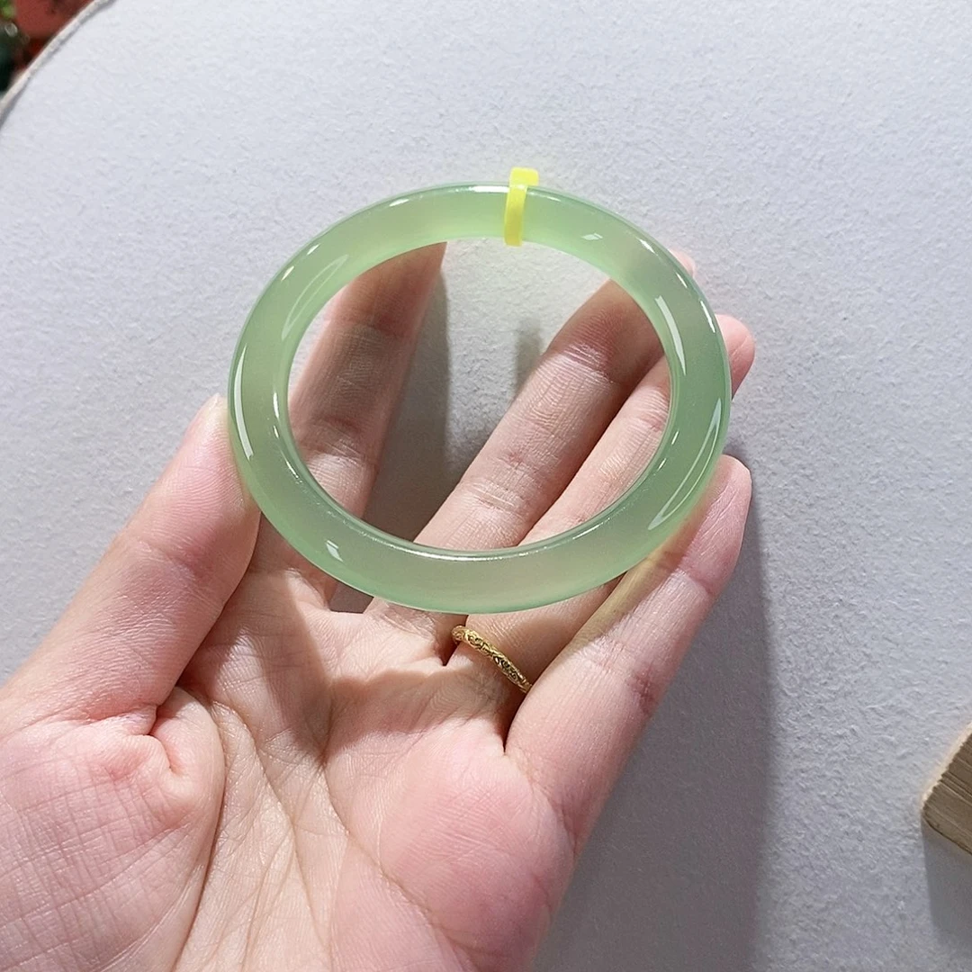 玛瑙/玉髓手镯未镶嵌55