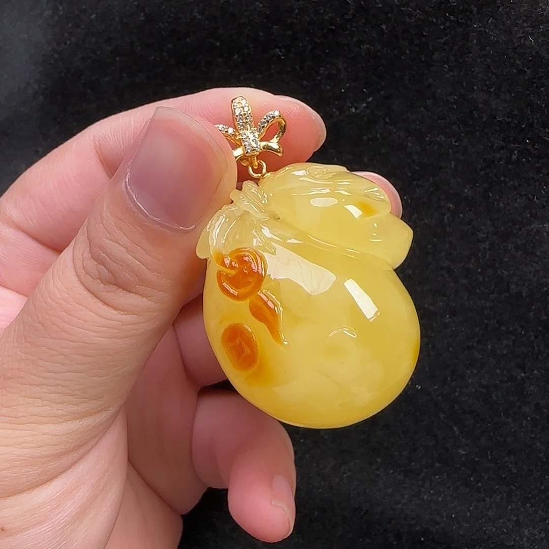 蜜蜡未镶嵌珠宝奇石