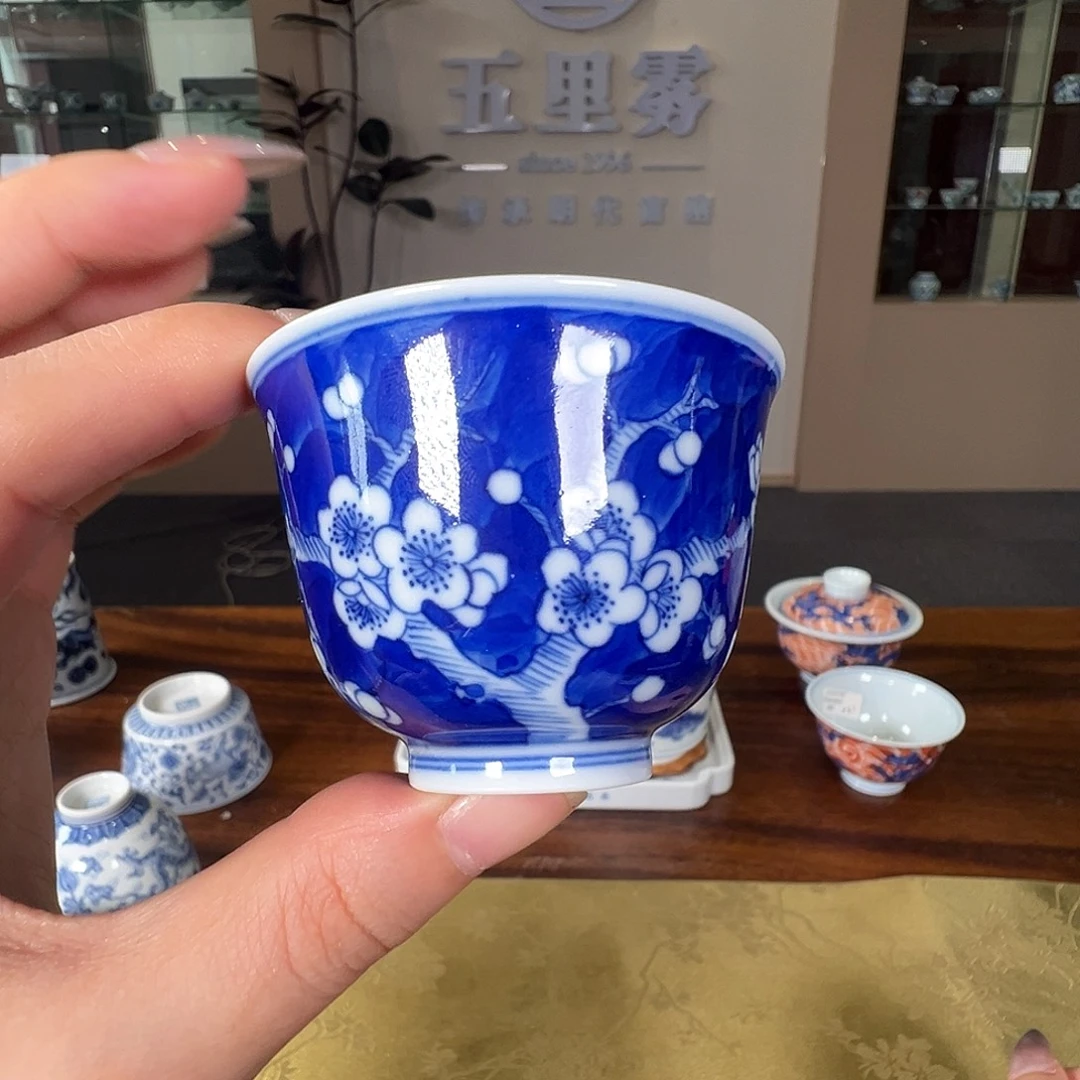 蓝底冰梅手工手绘